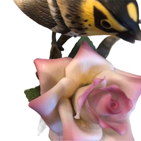 Vintage Goldfinch with pink rose Porcelain figurine - Picture 5 of 9